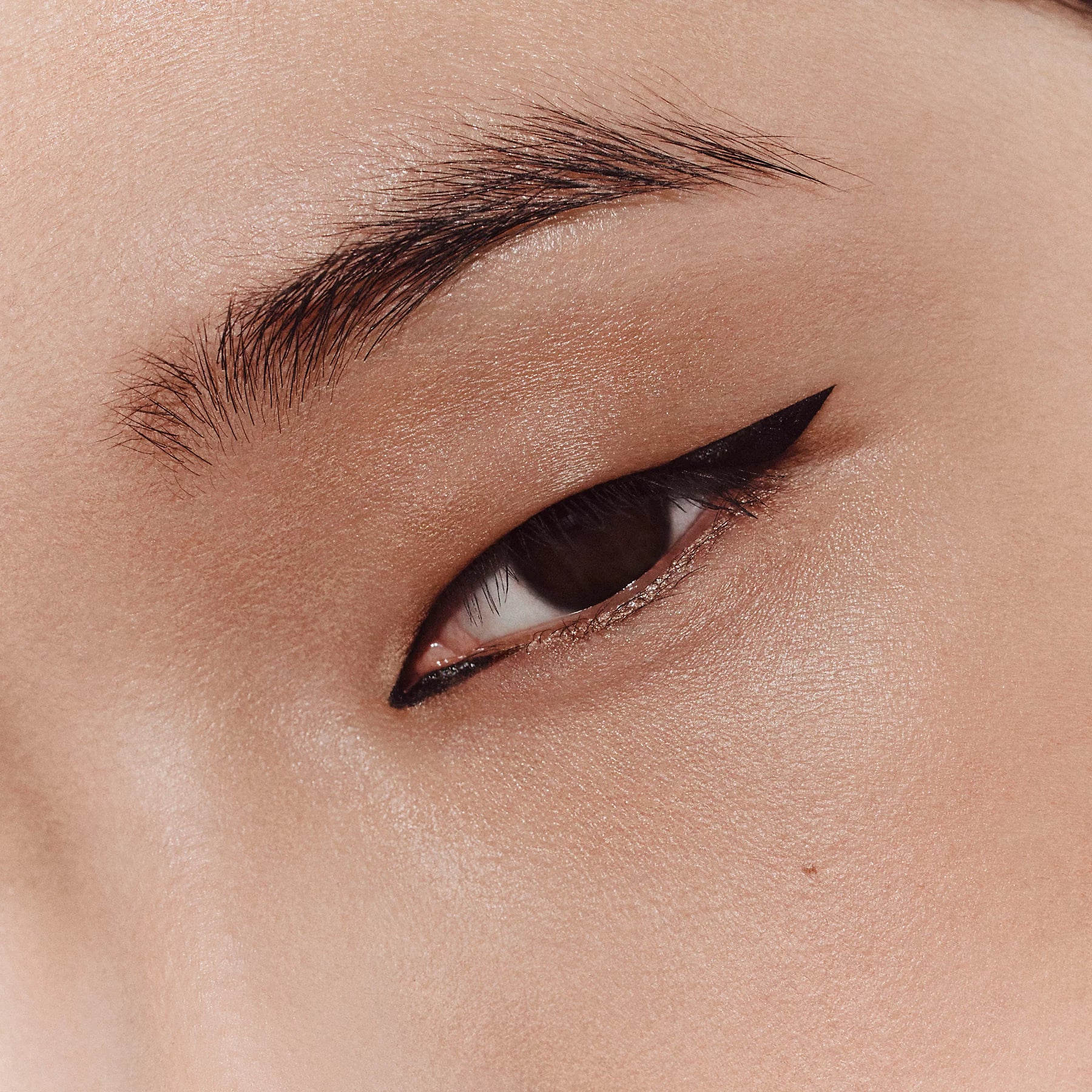Hermes- Eyeliner design and precision, Black Ink